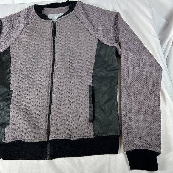 Tart Collection Women’s Small Gray Black Quilted Faux Leather Soft Full Zip Warm - Picture 6 of 11